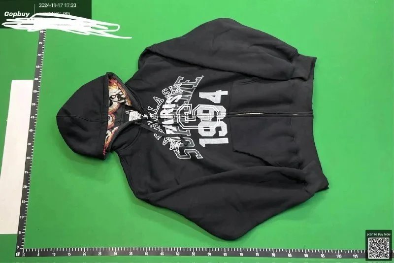 Stussy Sweatshirt / Maison Margiela hoodie
